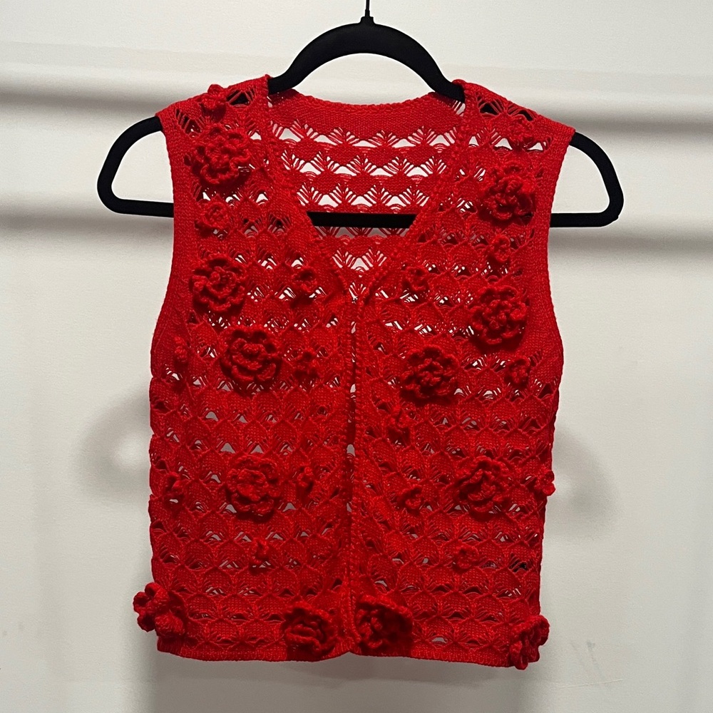 Sleeveless Crochet Floral Vest - Red